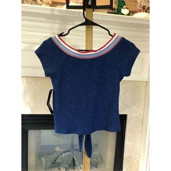Almost Famous Women’s Blue Short Sleeve V Neck Tie in Front Blouse Size M NWT - Picture 2 of 5